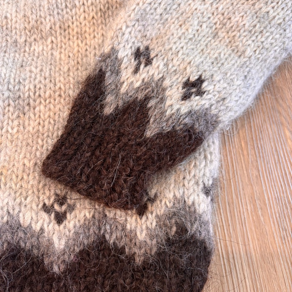 Fair Isle Icelandic Sweater. Authentic. All wool. - Picture 3 of 9